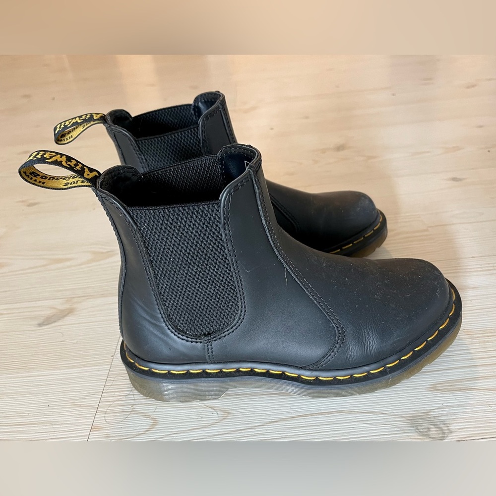 Dr Martens 2976 Chelsea Boot-Like New!